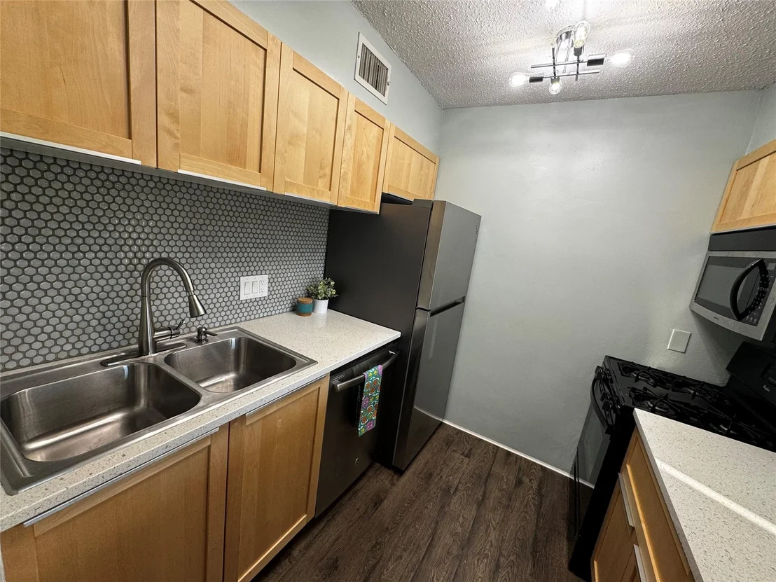 Photo of Unit 101 at 2425 Ashdale DR