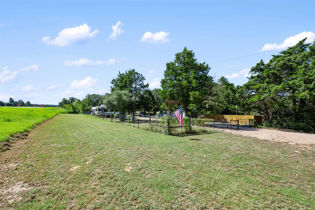 Photo of Unit 1 at 2057 US-290 Highway E