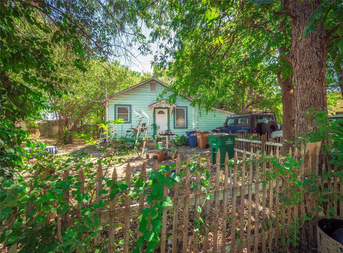 Photo of 505 & 507 Vermont RD