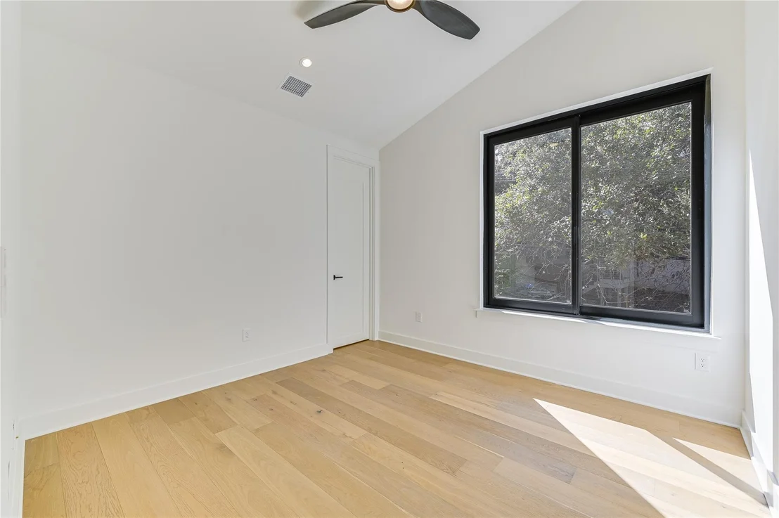Photo of Unit B at 2401 Trailside DR