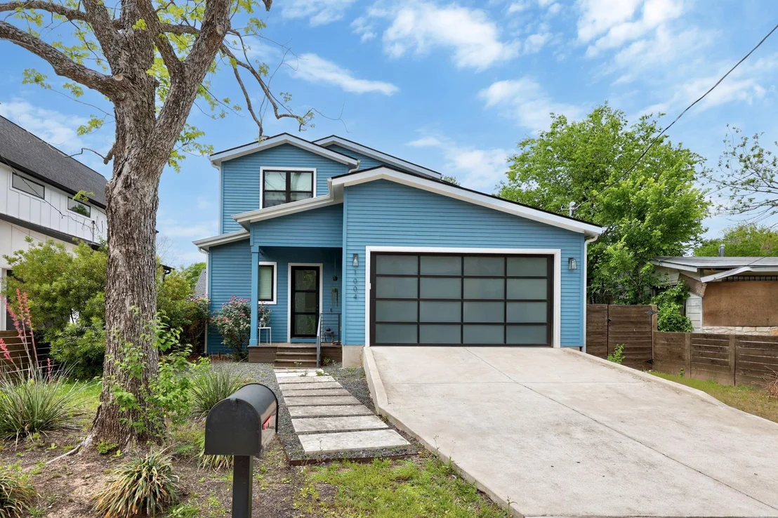Photo of 1004 Lott Ave