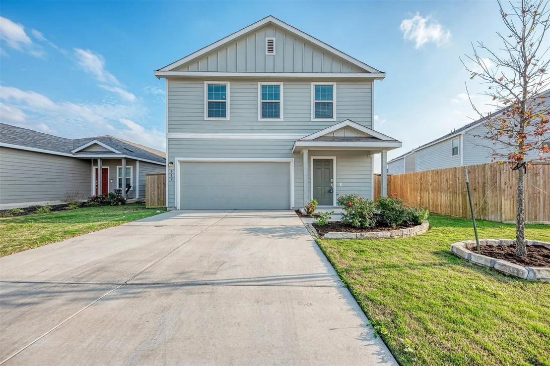 Photo of 817 Circle WAY