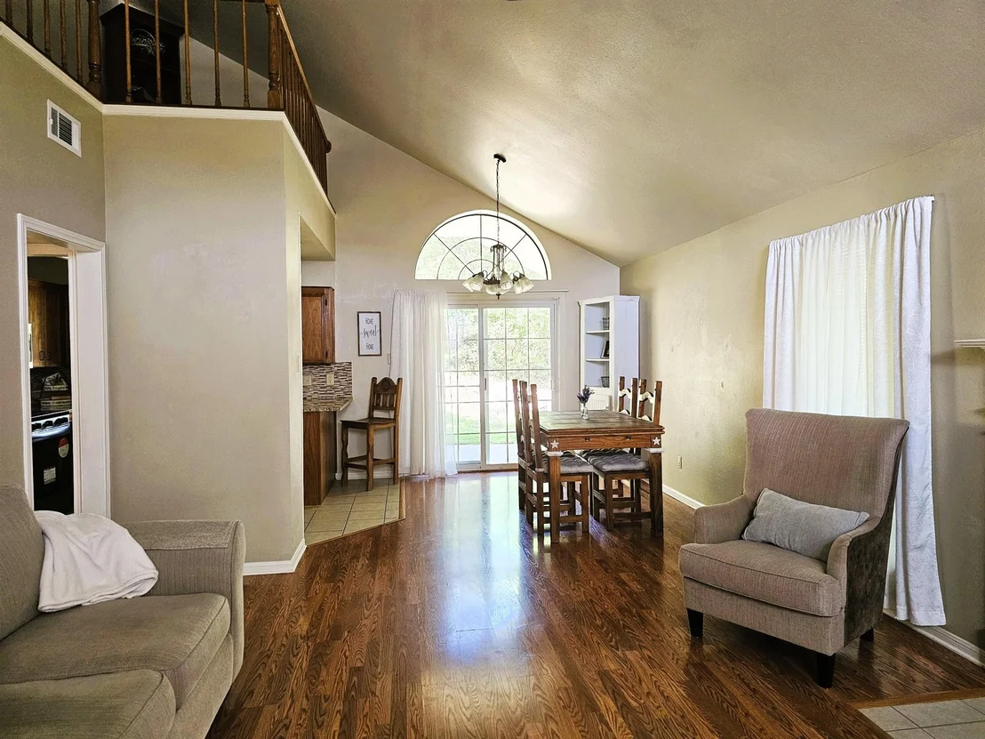 Photo of 1202 Bowen Ave