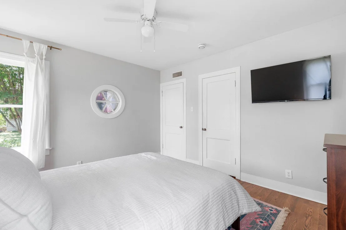 Photo of 907 N Avenue C