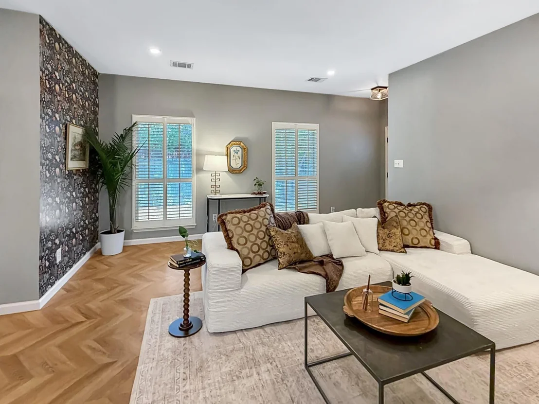 Photo of 4419 QUICKSILVER BLVD