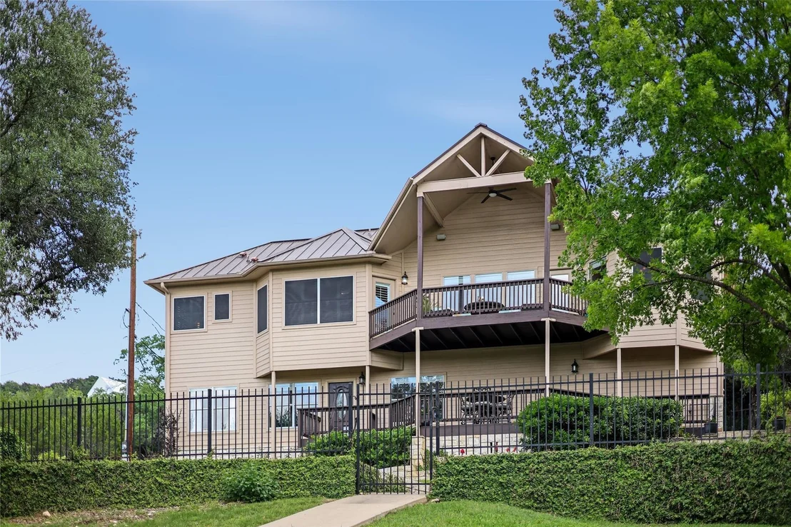 Photo of 10802 Beach RD