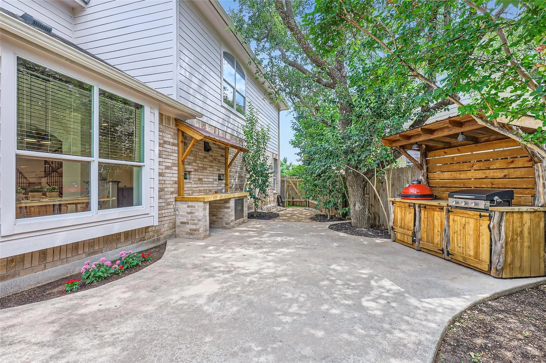 Photo of 2835 Checker DR