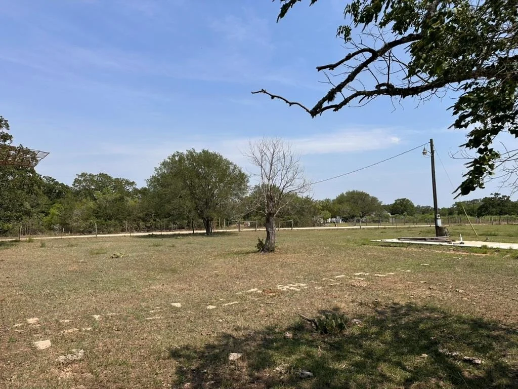 Photo of 124 Three Oaks LN