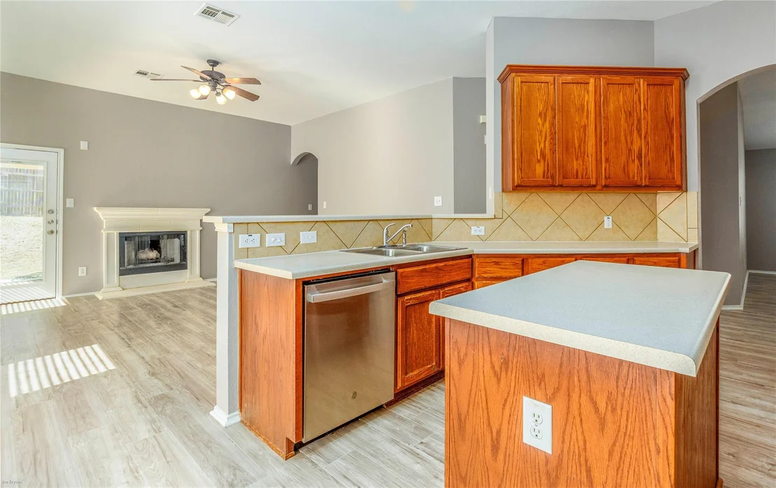 Photo of 249 Ashwood N