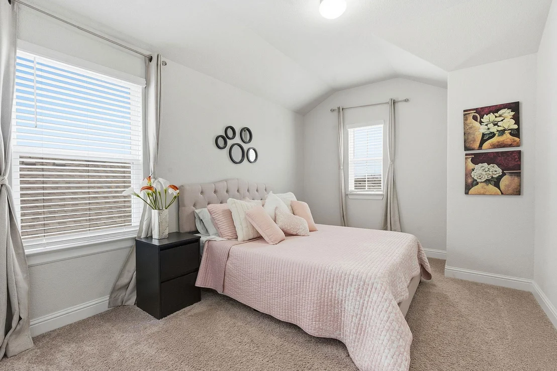 Photo of 152 Riverhill DR