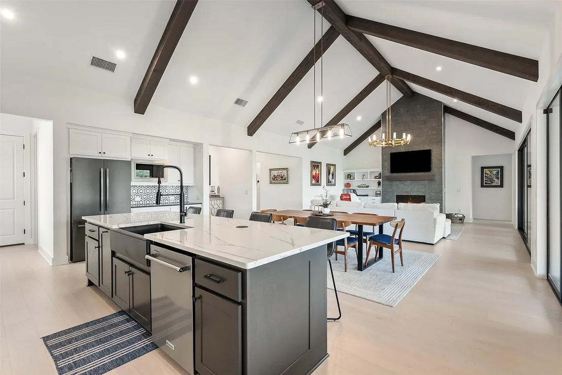 Photo of 544 Castillo BND