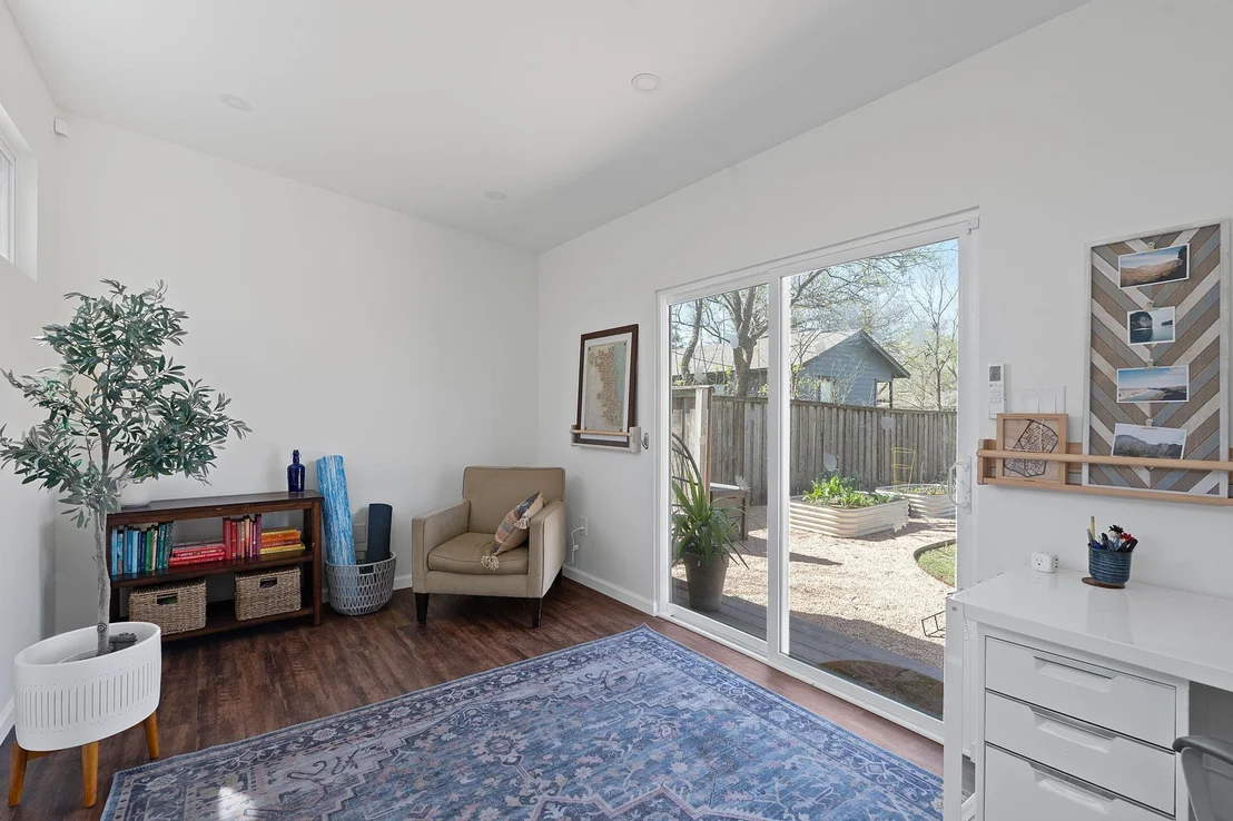 Photo of 5807 Link Ave