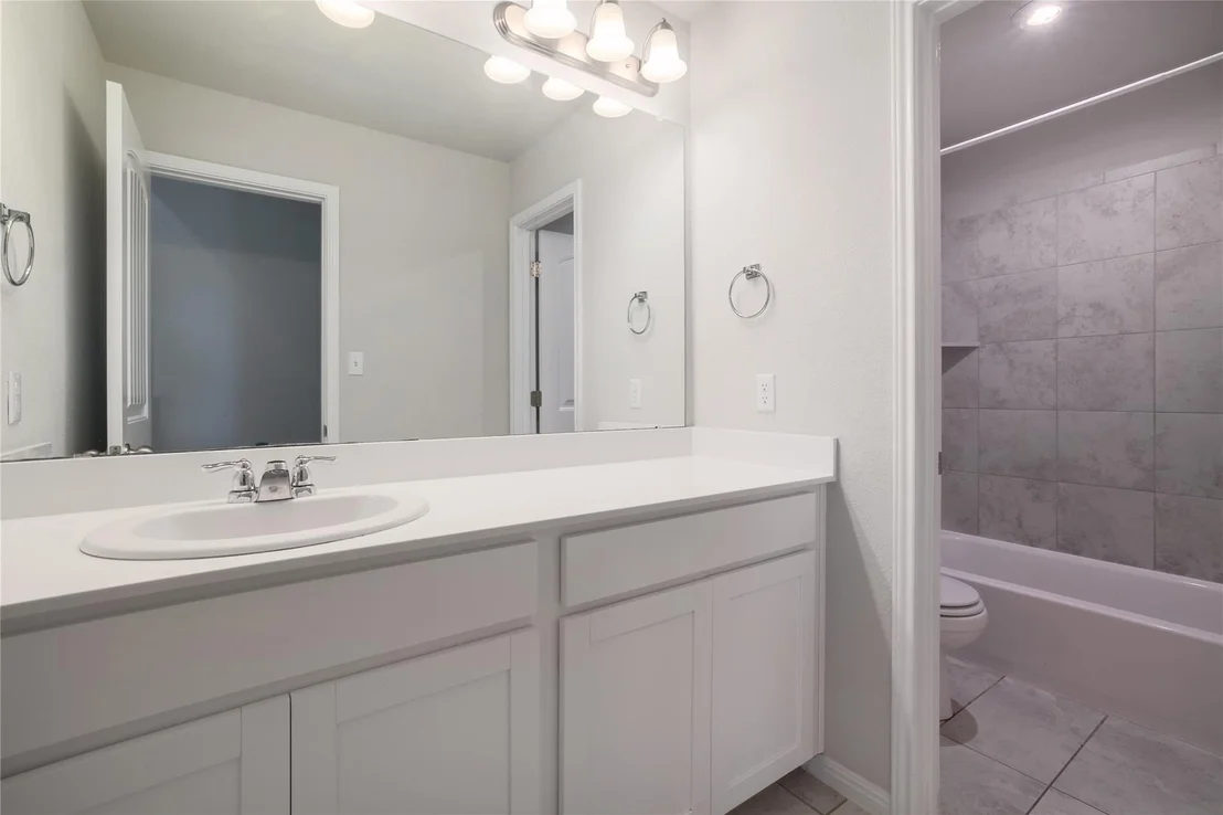 Photo of 1032 Myrna BND