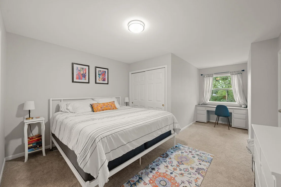 Photo of 622 Thousand Oaks LOOP