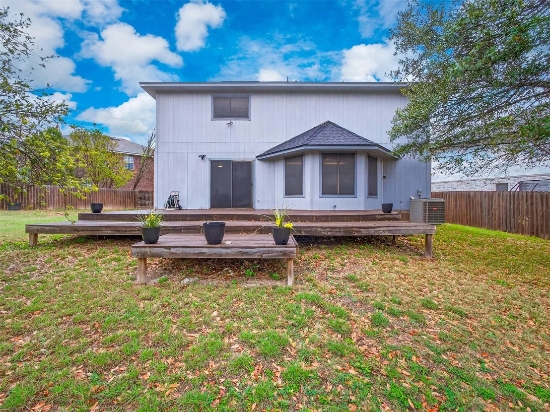 Photo of 15300 Iola CV
