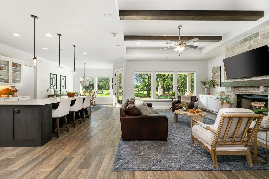 Photo of 220 Highland Oaks