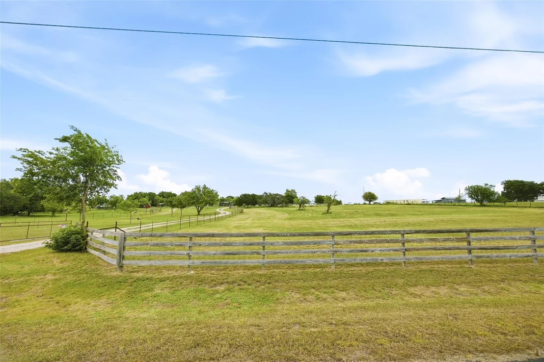 Photo of 600 Eastview DR