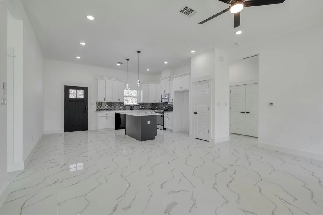 Photo of 121 Diamond Head DR