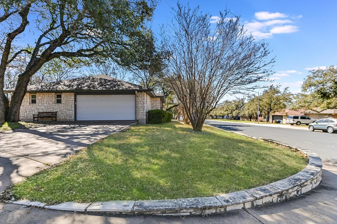 Photo of 10706 Oak View DR