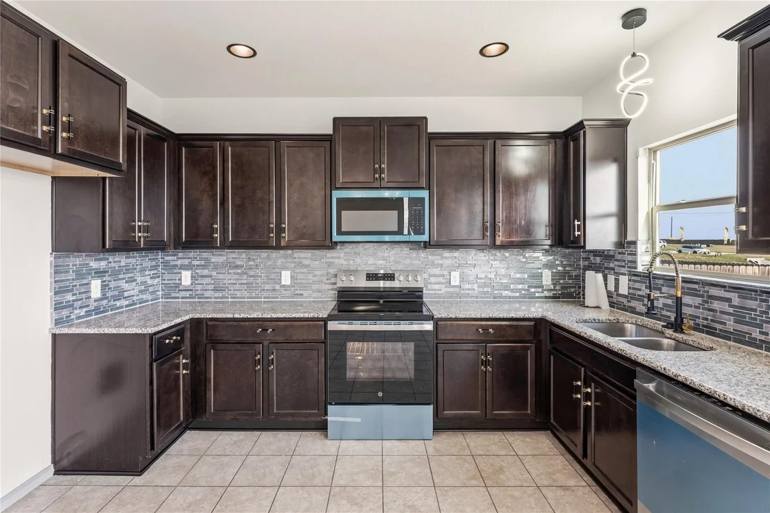 Photo of 100 Serpentine LN