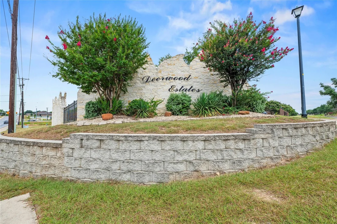 Photo of 4906 Deerwood LOOP