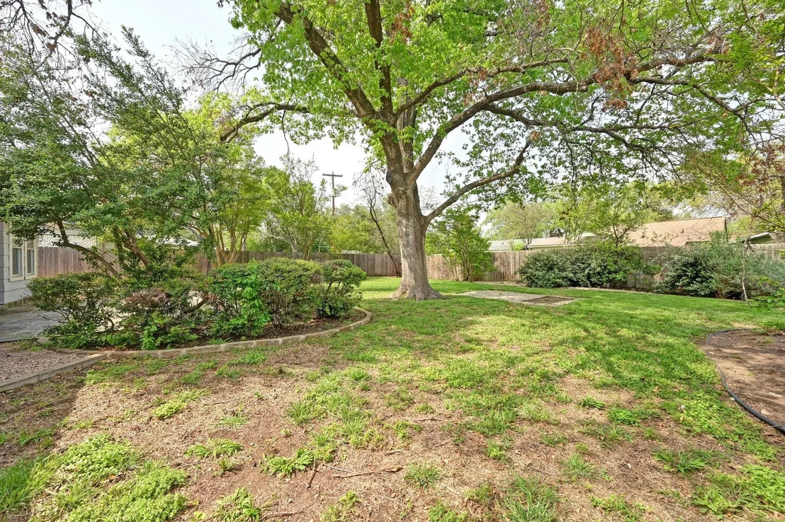 Photo of 2006 Southern Oaks DR