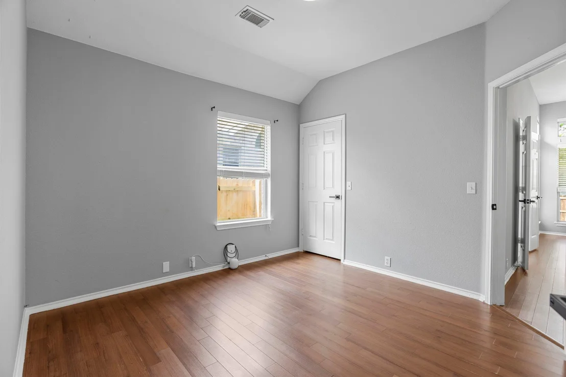 Photo of 10936 Colonel Winn LOOP