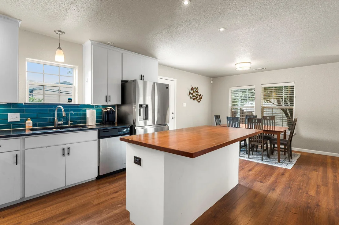 Photo of 8601 Putnam DR