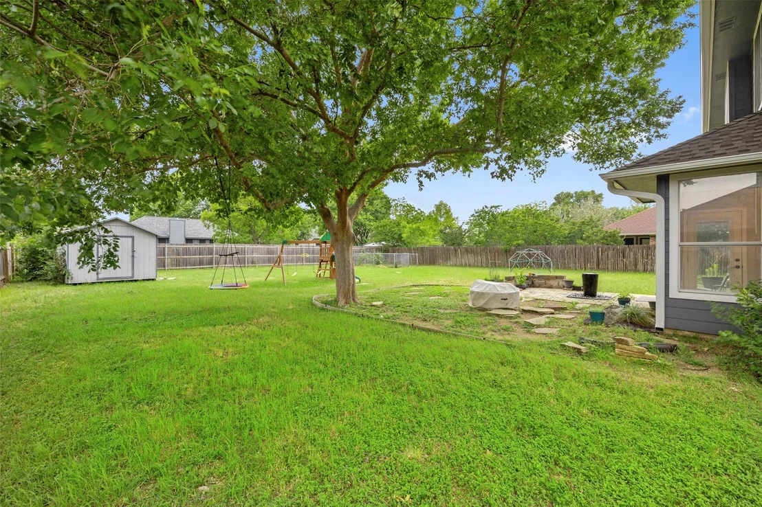 Photo of 900 Laurel CV