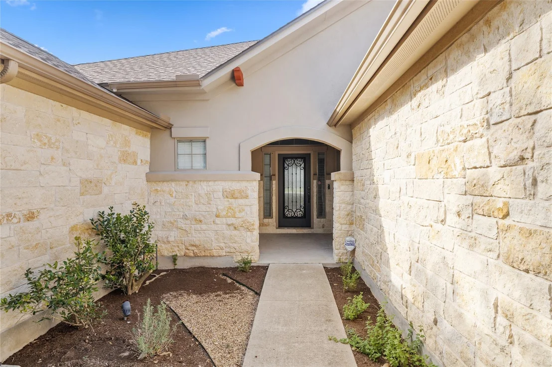 Photo of 250 Maeves WAY