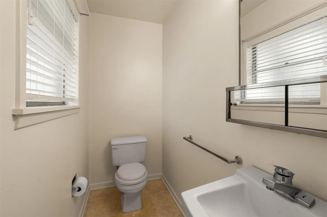 Photo of 305 Shannon LN