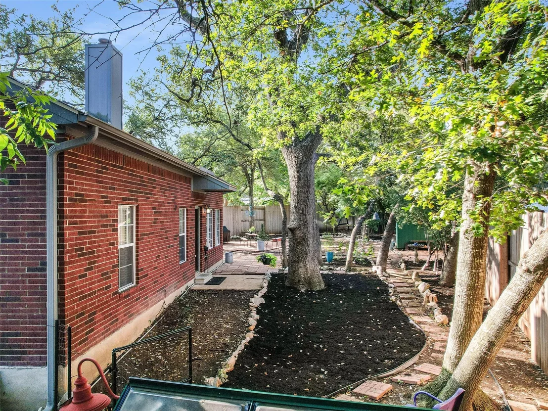 Photo of 1811 Azalea DR