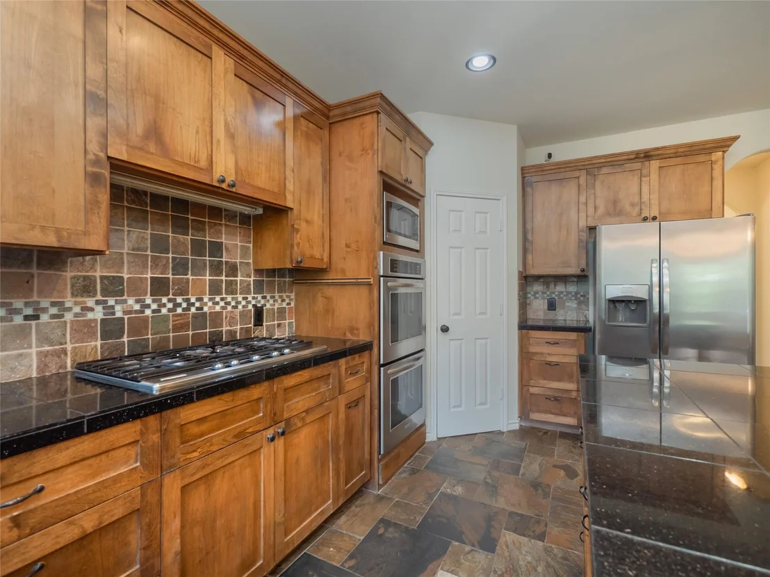 Photo of 533 Arbors CIR