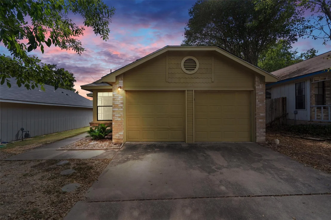 Photo of 1809 Heatherglen LN