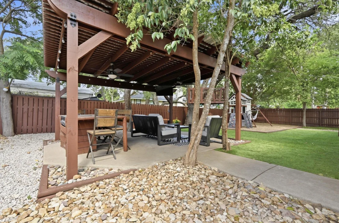 Photo of 303 Pin Oak DR