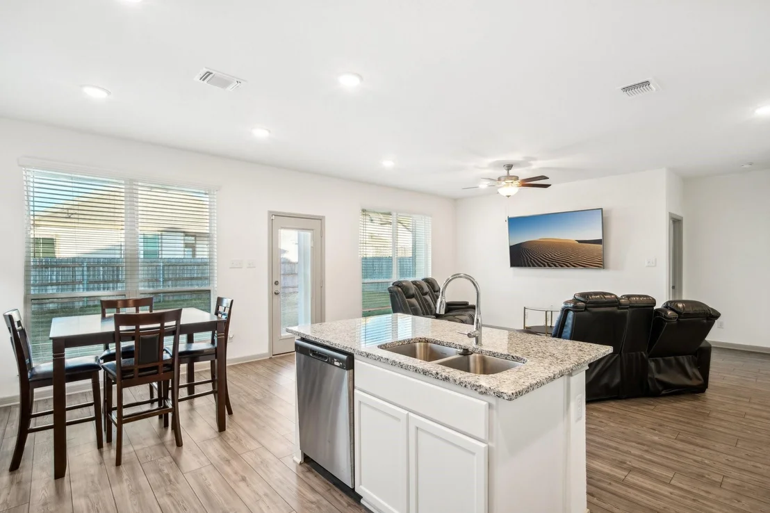 Photo of 6913 McGregor LOOP