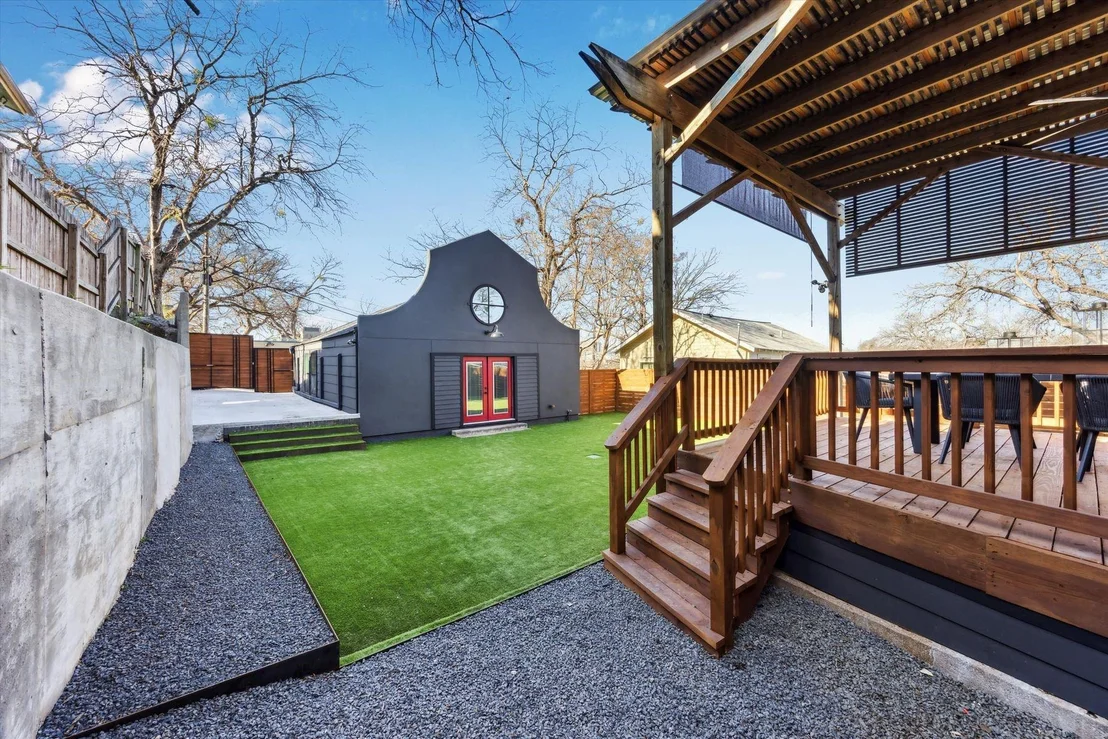Photo of 1117 W 9th ST
