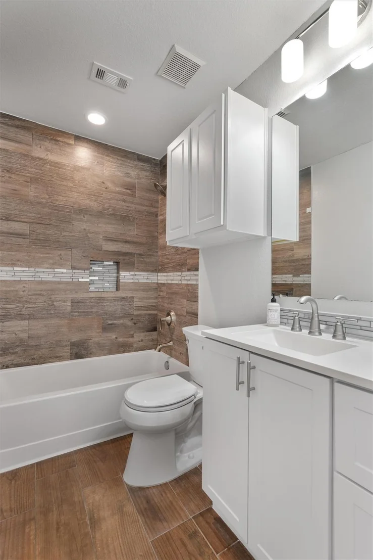 Photo of 620 Lavaca LOOP