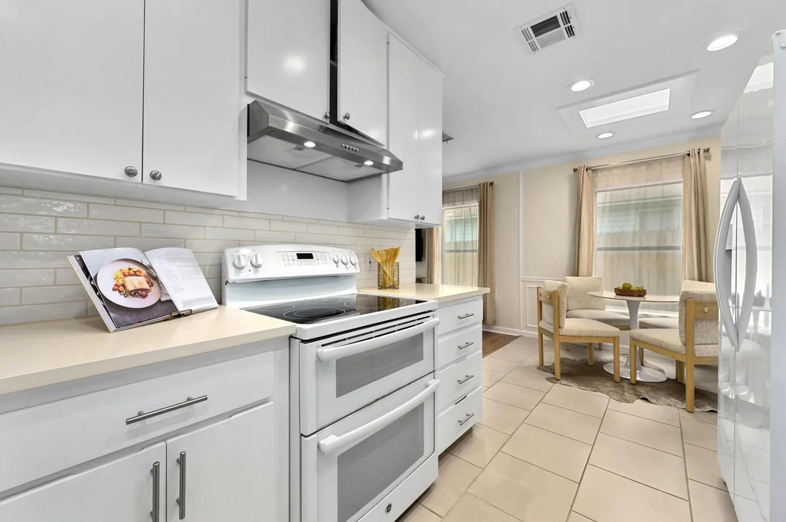 Photo of 7313 Grover Ave
