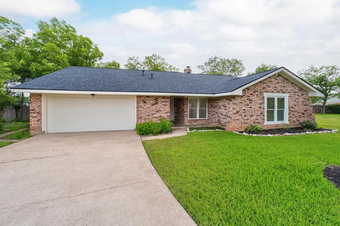 Photo of 4805 Midoak CIR