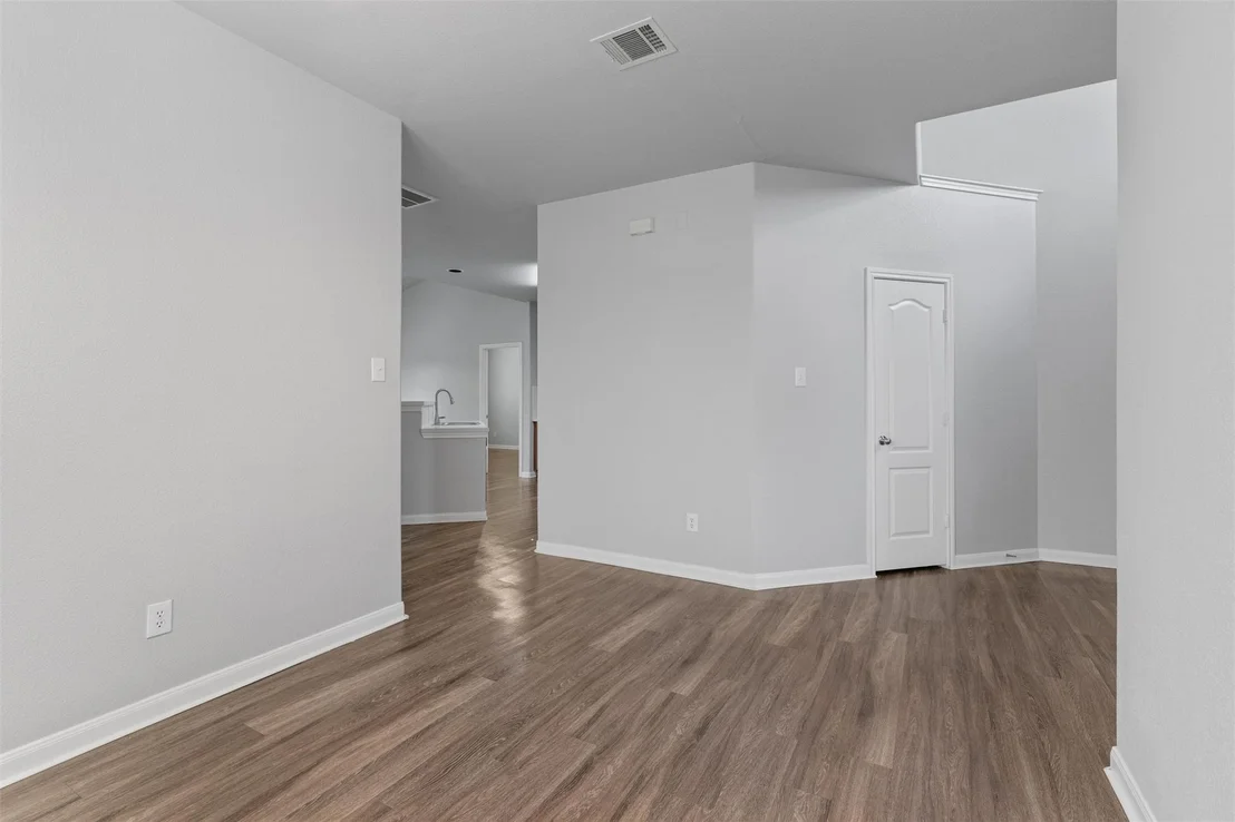 Photo of 198 Covent DR