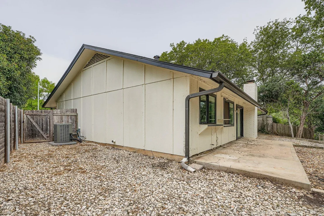 Photo of 5310 Suburban DR