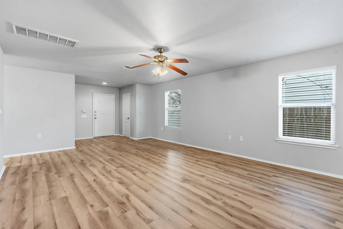 Photo of 6736 Cornish Hen LN