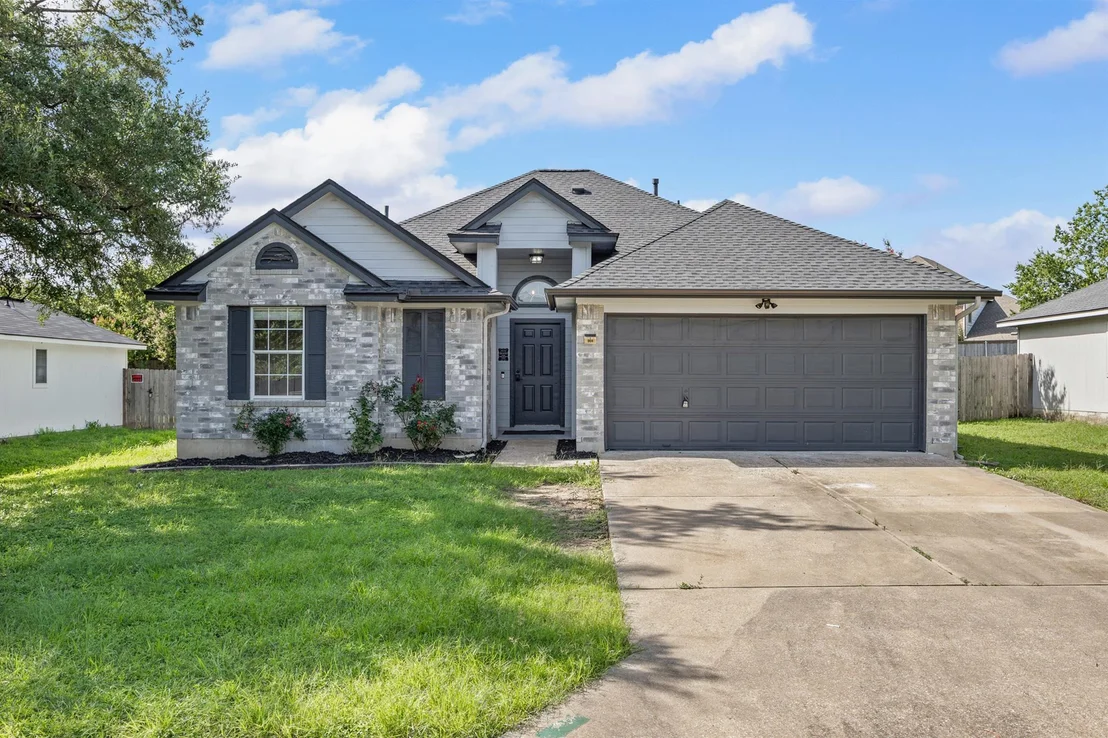Photo of 904 Honeysuckle DR