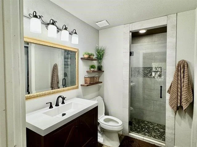 Photo of 800 Lakeway