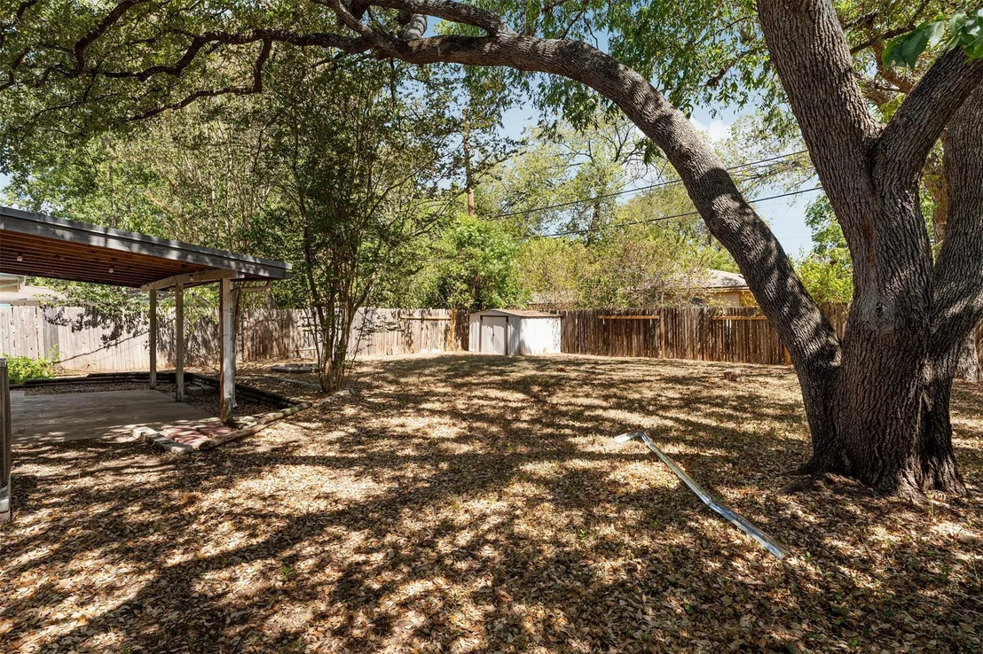 Photo of 1612 Broadmoor DR