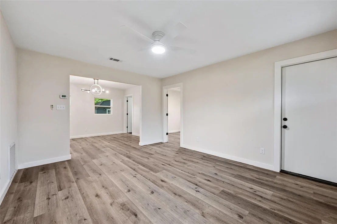 Photo of 409 Bizzy LN