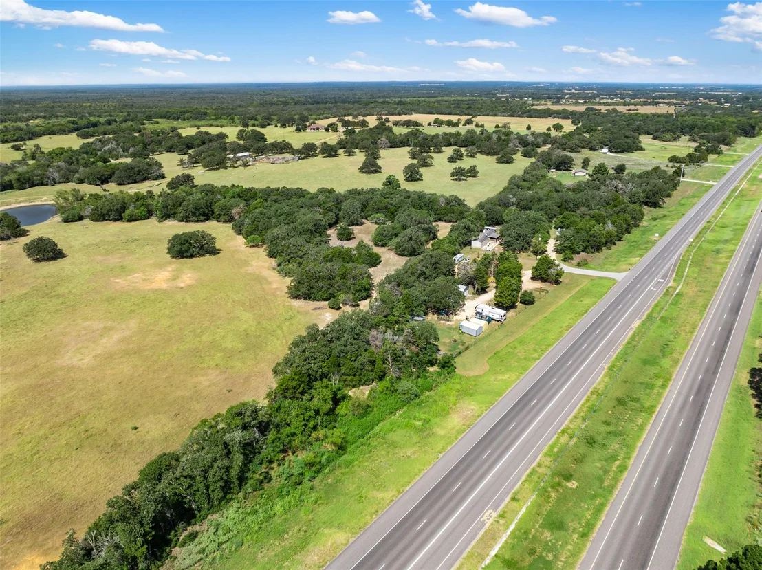 Photo of Unit 1 at 2057 US-290 Highway E