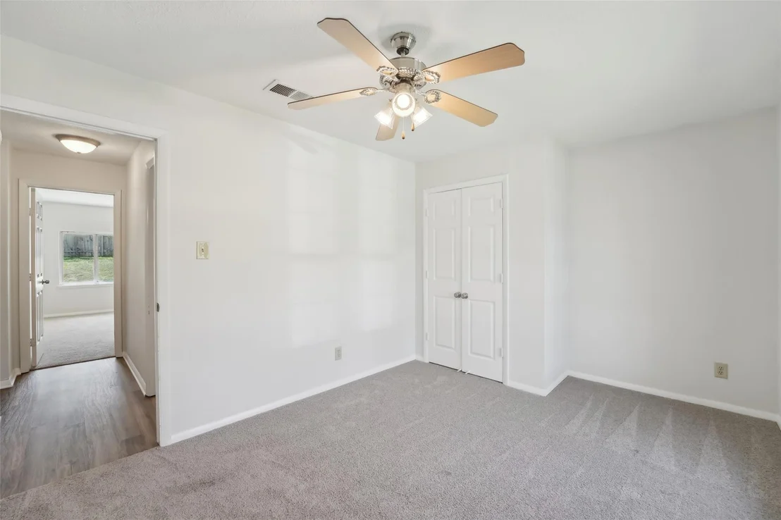 Photo of 3105 Lakeside DR