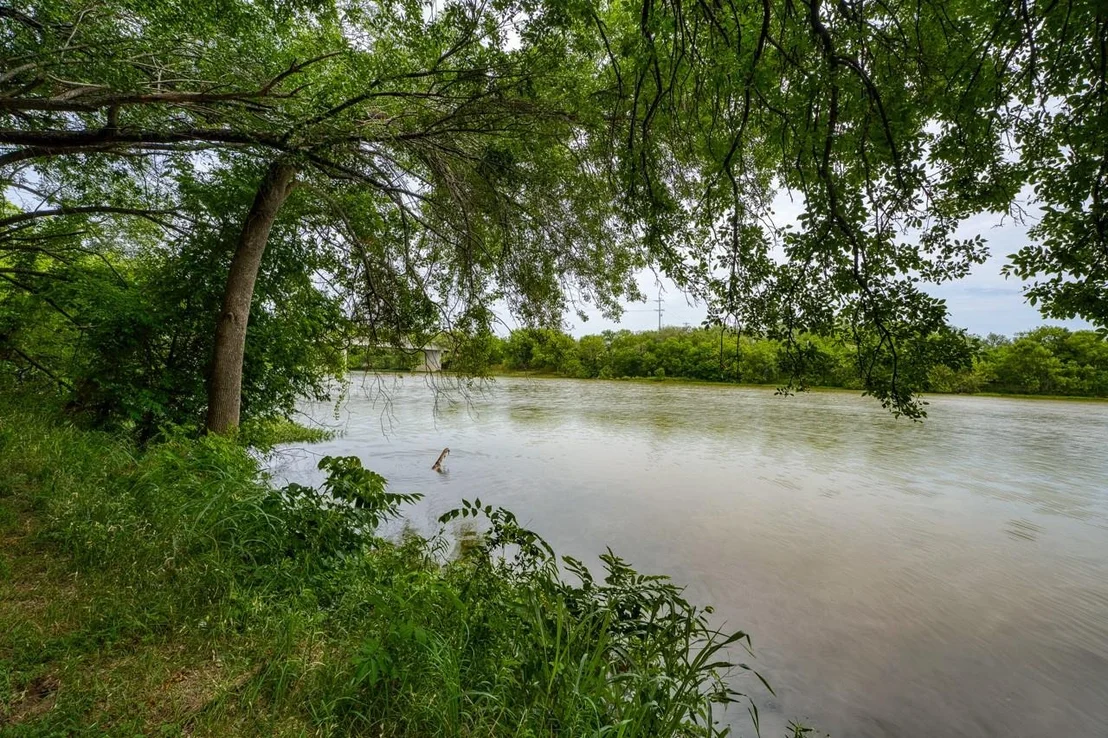 Photo of 624 N US 281